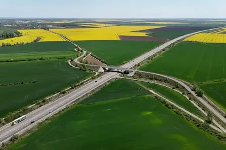 Hasta ahora, en Rumanía están en construcción cerca de 800 kilómetros de autopistas y vías rápidas.