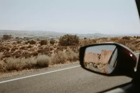 Cubiertas solares sobre la autopista: Camino hacia la reducción global de dióxido de carbono